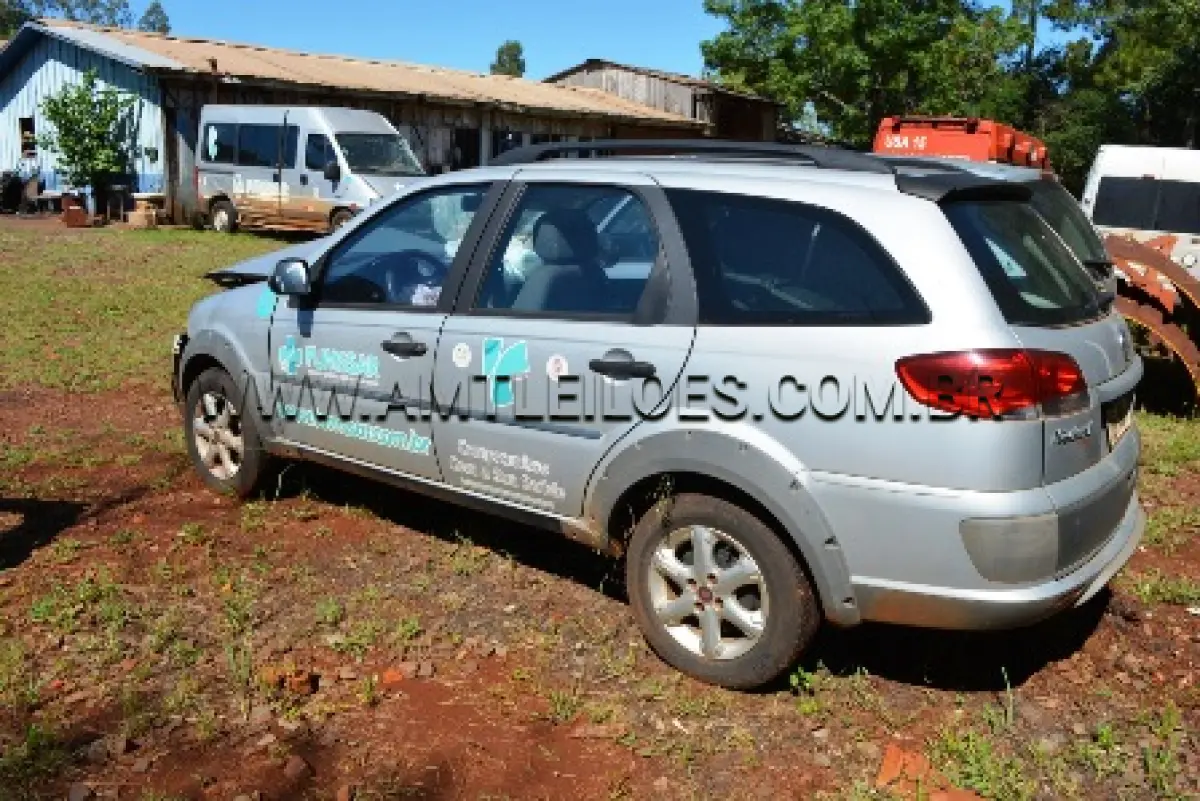 LOTE 006 - MARCA/MODELO: FIAT PALIO WEEKEND TREKKING 1.6 FLEX 16V 5P PLACA: IWA 9064 CHASSI: 9BD374154F5D68175 FABRICAÇÃO/MODELO: 2014/2015 COMBUSTÍVEL: ÁLCOOL/GASOLINA