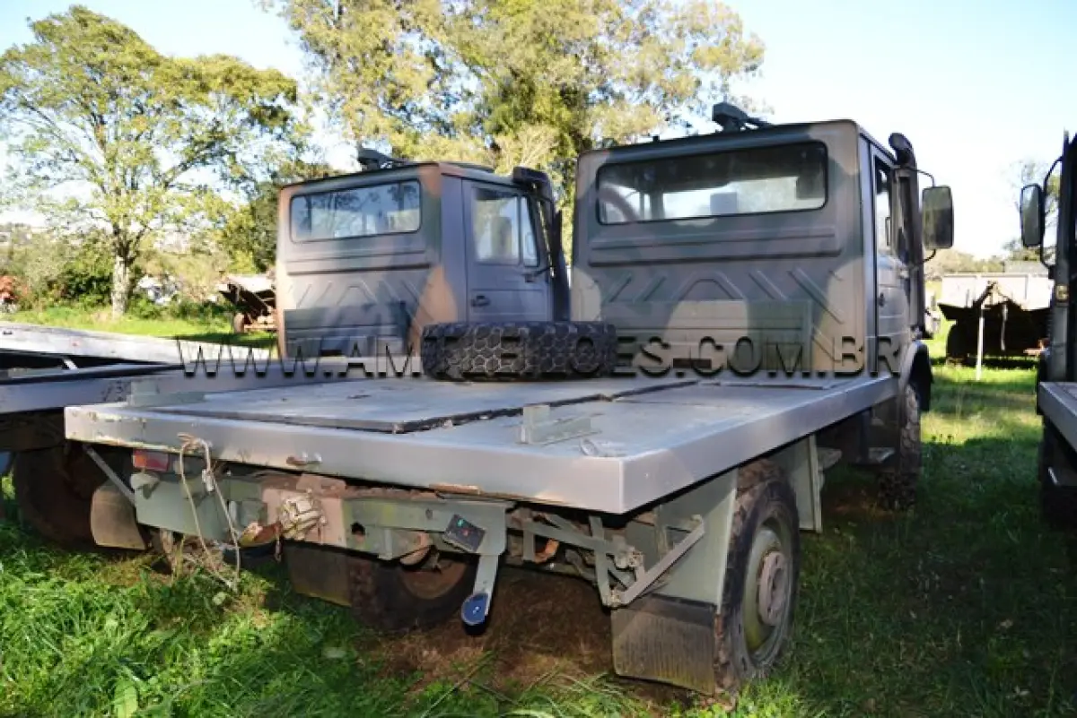 LOTE 023 - MARCA/MODELO:  CAMINHÃO MBB/ UNIMOG 4082, 1 ½ Ton, 4 x 4 ANO: 1999 CHASSI: WDB4082161W193672 MOTOR: 5 Cil. nº 0298110049708