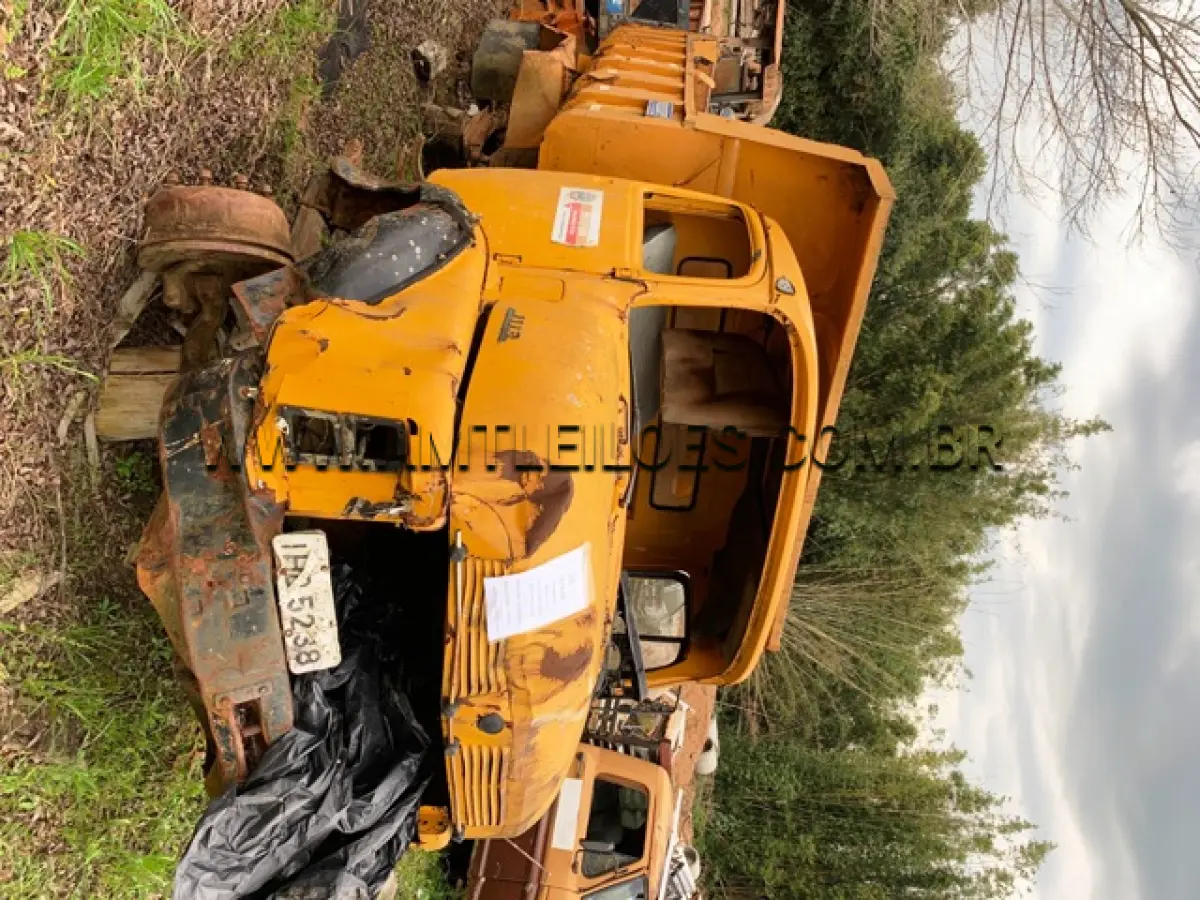 LOTE 009 - MARCA/MODELO: CAMINHÃO MB L1113 PLACAS: IHD 5238 ANO: 1983 – COR: AMARELA CHASSI: 34404912632210 RENAVAM: 572529236