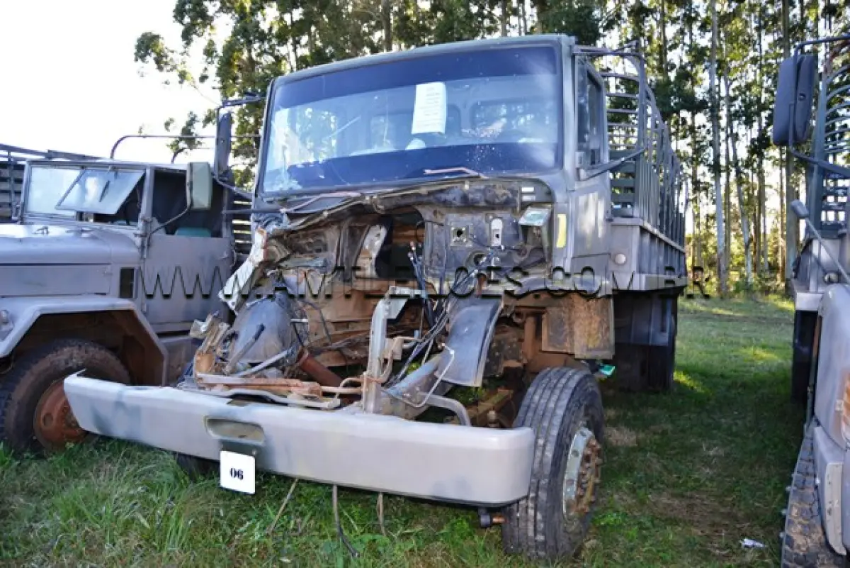 LOTE 006 - MARCA/MODELO:  CAMINHÃO MBB/ LA1418/51, 05 Ton, 4 x 4 ANO: 1998 CHASSI: 9BM384114WB184896