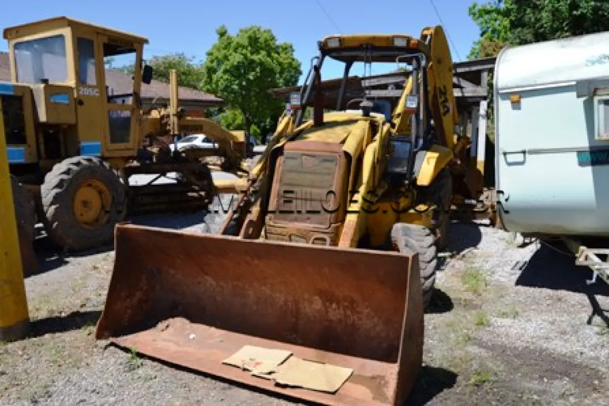 LOTE 001 - TRATOR DE RODAS IMP/M.A. JCB 214, ANO: 2009, DIESEL, PLACA: ILI 0620