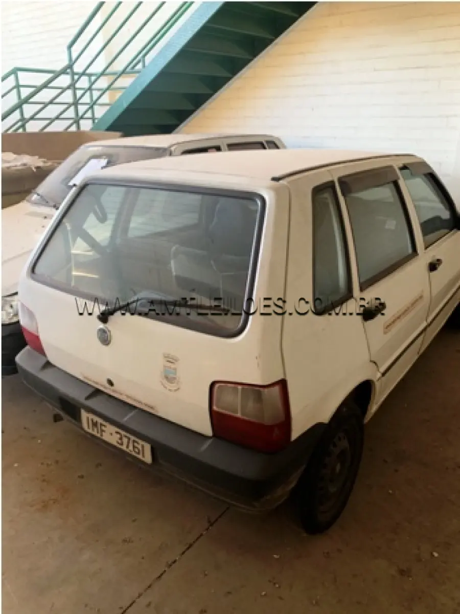 LOTE 017 - MARCA/MODELO: FIAT/UNO MILLE FIRE PLACA: IMF 3761 FABRICAÇÃO/MODELO: 2004/2005 RENAVAM: 843789697 COR: BRANCA COMBUSTÍVEL: GASOLINA
