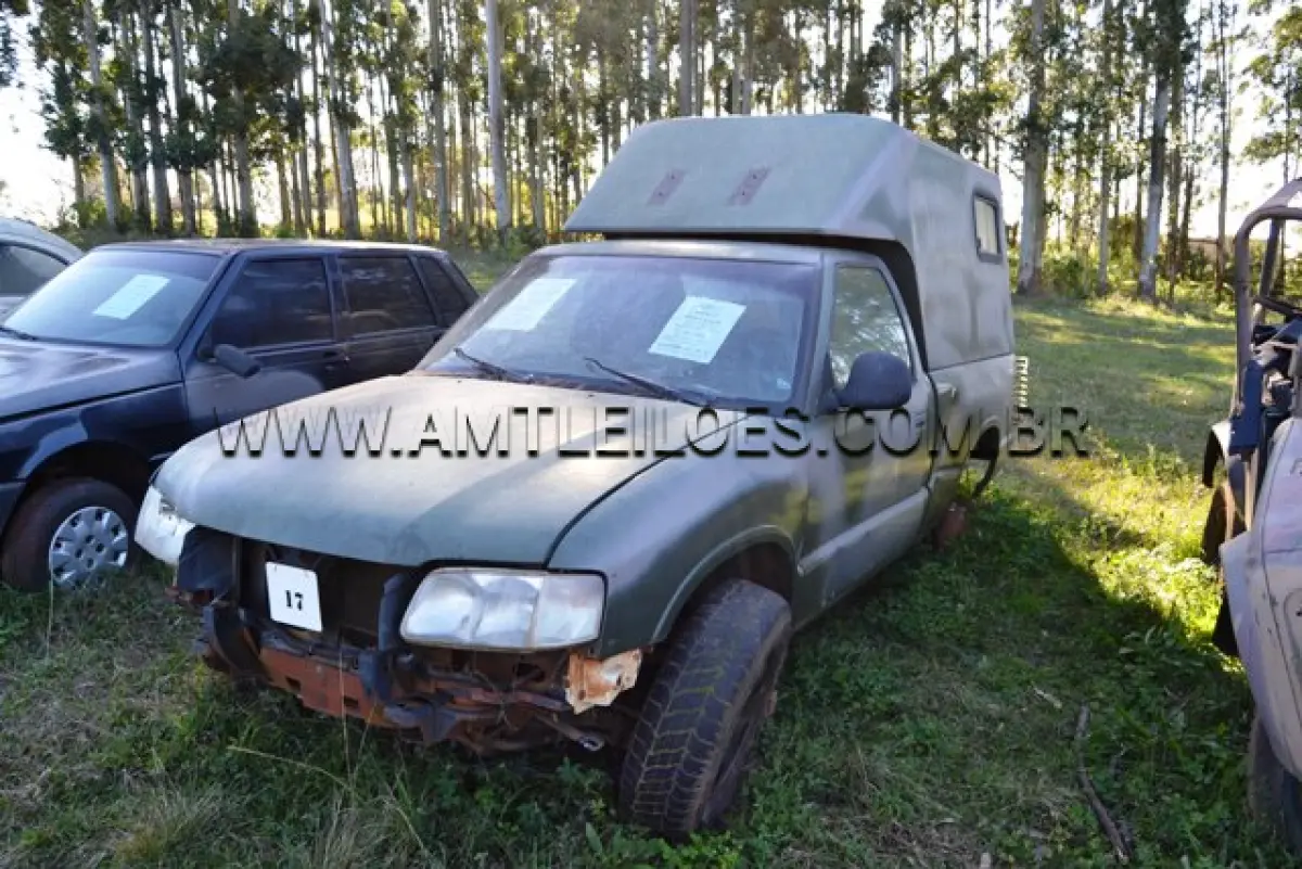 LOTE 017 - MARCA/MODELO: AMBULÂNCIA GM PICK-UP S10/ SR 2.2L, 1 Ton, 4 x 2 ANO: 2000 CHASSI: 9BG124AS0YC413582 MOTOR: 4 Cil nº RL0003888