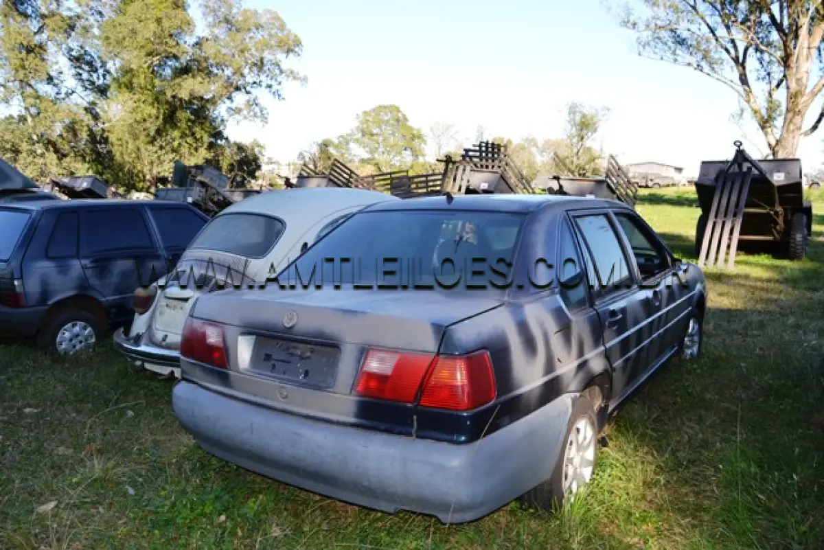 LOTE 014 - MARCA/MODELO: VW SANTANA/ 2.0 GLS20001, 05 Psg, 4 x 2 ANO: 2001 CHASSI: 9BWAE03X41P015436 MOTOR: 4 Cil. nº UQH028993