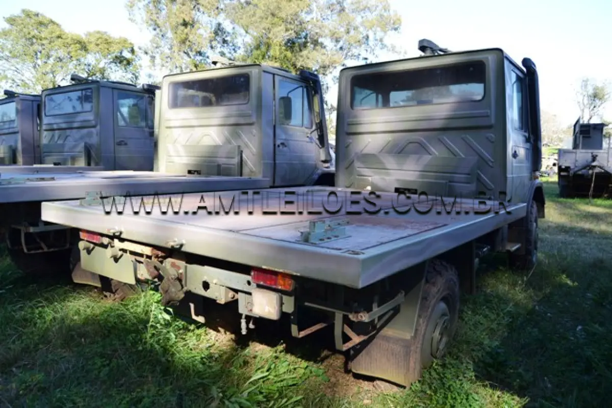 LOTE 020 - MARCA/MODELO:  CAMINHÃO MBB/ UNIMOG 4082, 1 ½ Ton, 4 x 4 ANO: 1999 CHASSI: WDB4082161W193667 MOTOR: 5 Cil. nº 029811050235