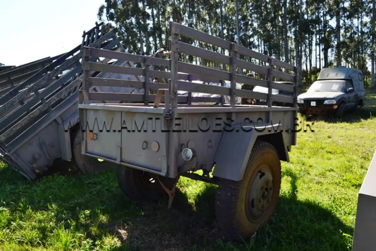 LOTE 044 - REBOQUE 1 Ton, 2R/ MARCA F CURITIBA ANO: 1962 CHASSI: 064