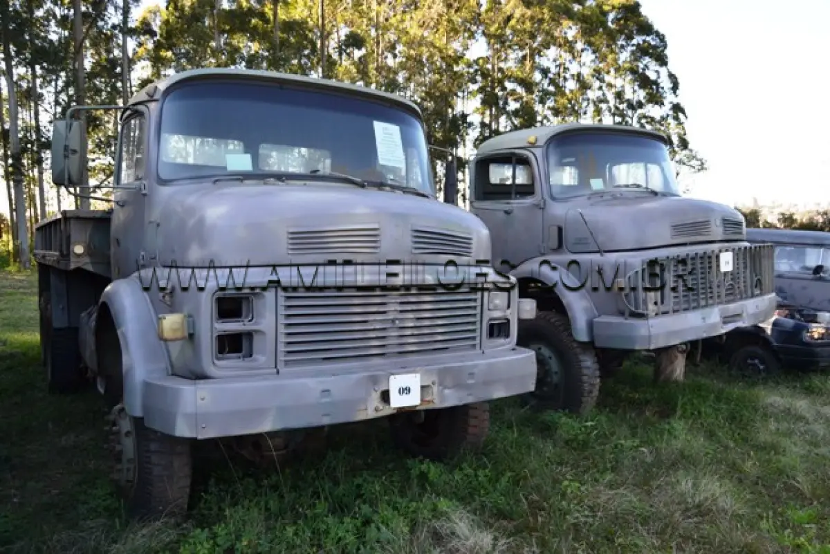 LOTE 009 - MARCA/MODELO: CAMINHÃO MERCEDES BENZ/ LG1213/36AT7, 2 ½ Ton, 6 x 6 ANO: 1971 CHASSI: 34550115001432 MOTOR: 6 Cil. nº 344919035716853