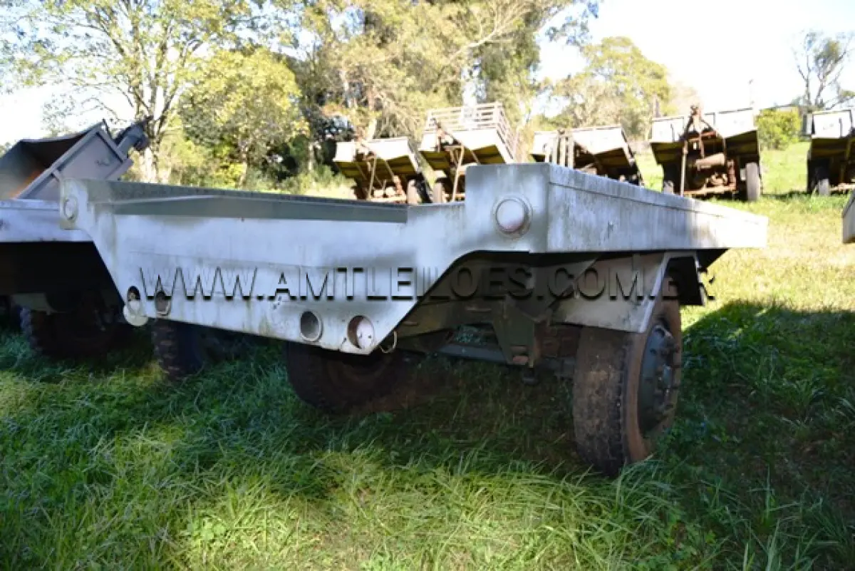 LOTE 027 - REBOQUE, PORTADA TATICA LEVE MARCA BERNARD KRONE/ MODELO RQ-1-EL-CS-R, 1.1/2 Ton ANO: 1988 CHASSI: MNA/BKB7871174