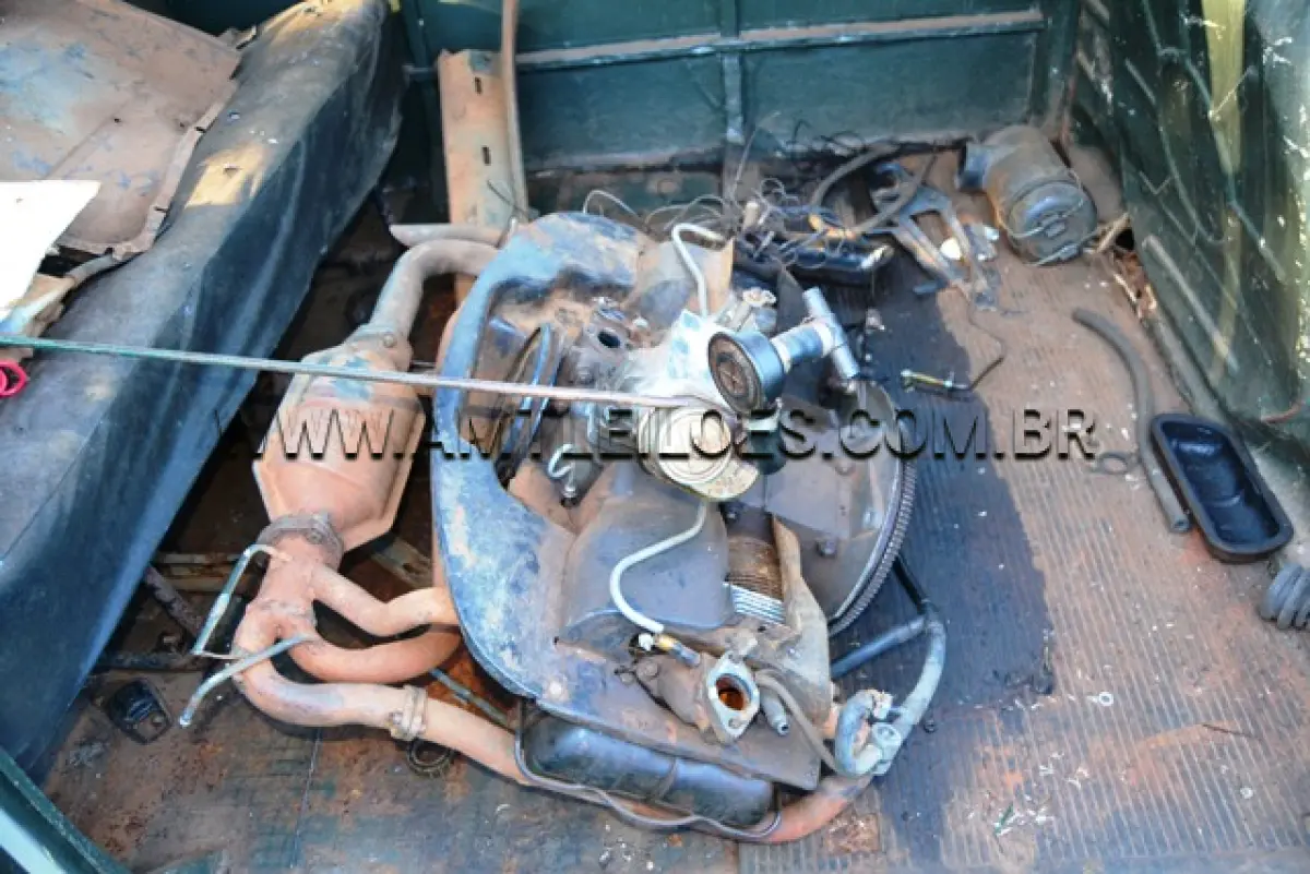 LOTE 013 - MARCA/MODELO: VW KOMBI/ 9 Psg, 4 x 2 ANO: 1995 CHASSI: 9BWZZZ231SP050503 MOTOR: 4 Cil. nº UG254221