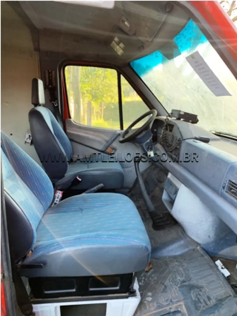 LOTE 020 - MARCA/MODELO: CAMINHÃO AMBULÂNCIA - IMP/MBENZ 310D SPRINTER PLACA: IIP 4649 FABRICAÇÃO/MODELO: 1998 RENAVAM: 711112290 COR: VERMELHA COMBUSTÍVEL: DIESEL