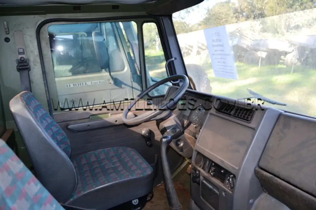 LOTE 020 - MARCA/MODELO:  CAMINHÃO MBB/ UNIMOG 4082, 1 ½ Ton, 4 x 4 ANO: 1999 CHASSI: WDB4082161W193667 MOTOR: 5 Cil. nº 029811050235