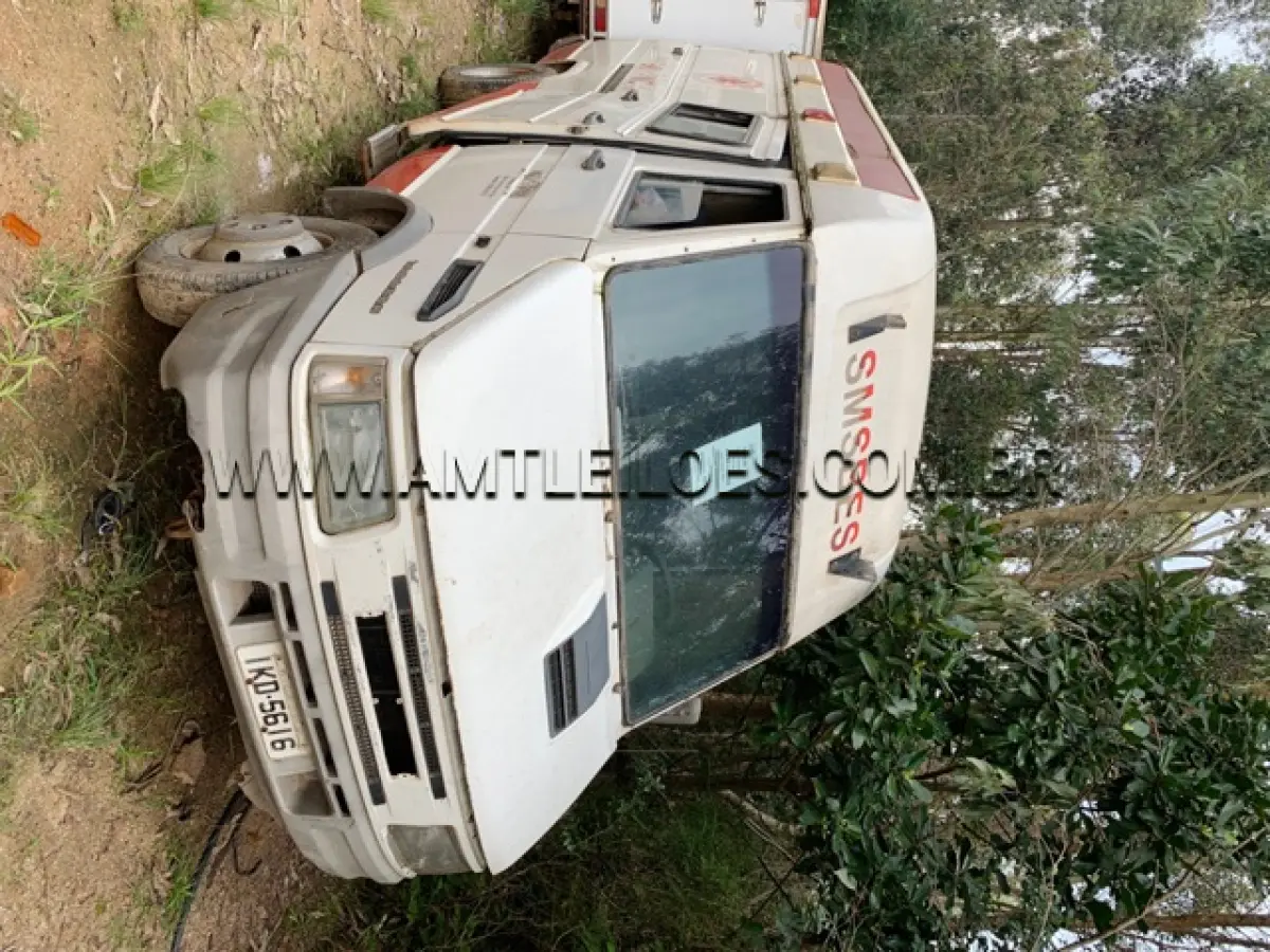 LOTE 005 - MARCA/MODELO: AMBULÂNCIA IVECO 3510  PLACAS: IKD 5616 ANO: 2001/2001 – COR: BRANCA CHASSI: 93C3570118302637 RENAVAM: 763703630