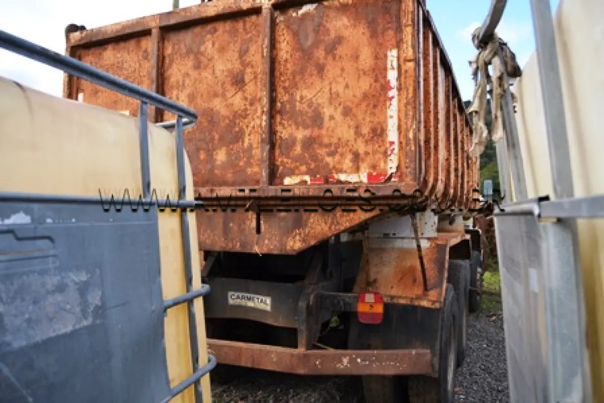 LOTE 002 - CAMINHÃO TRUCK, MARCA/MODELO: FORD/CARGO 2628 E,  TRAÇÃO: 6x4, PLACA: IOA 4987 ANO/MOD: 2007