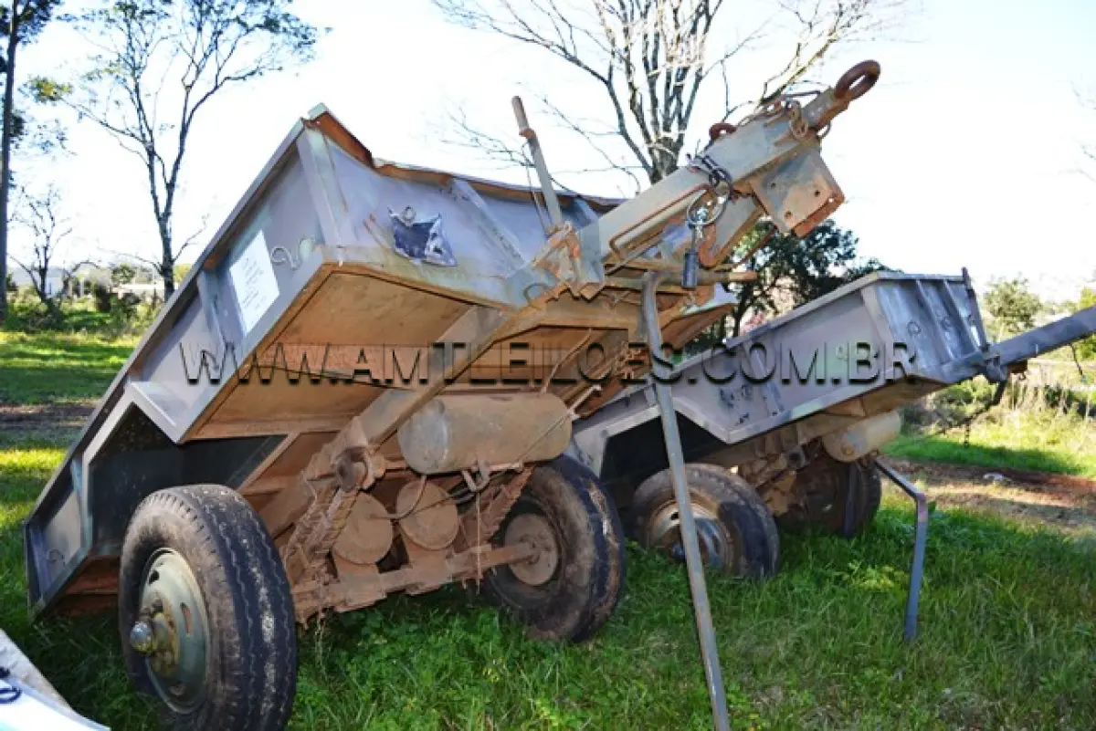 LOTE 029 - REBOQUE 1 ½ Ton, 2R/ MARCA F CURITIBA ANO: 1974 CHASSI: 002