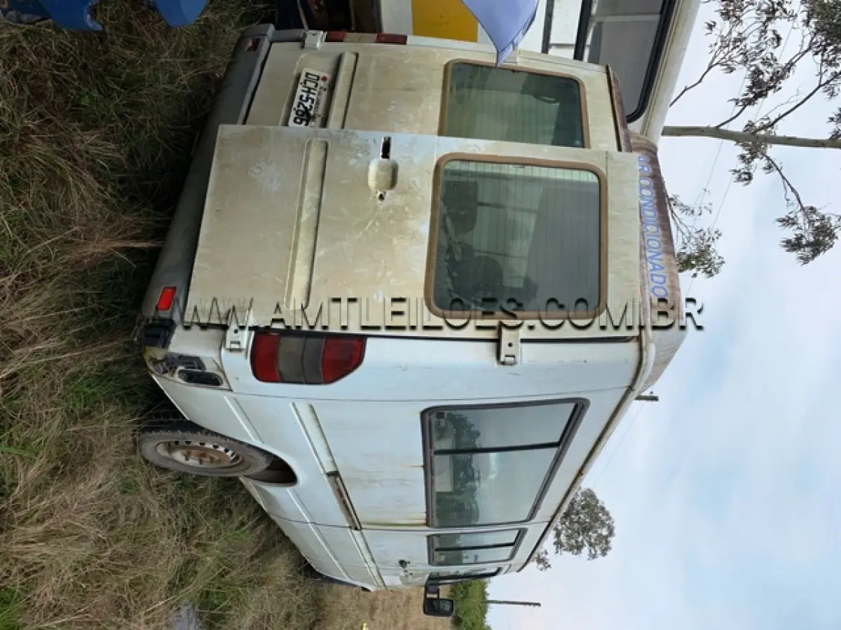 LOTE 046 - MARCA/MODELO: SPRINTER/MB PLACAS: DCH 5266 ANO: 2000/2001 – COR: BRANCA RENAVAM: 751647616