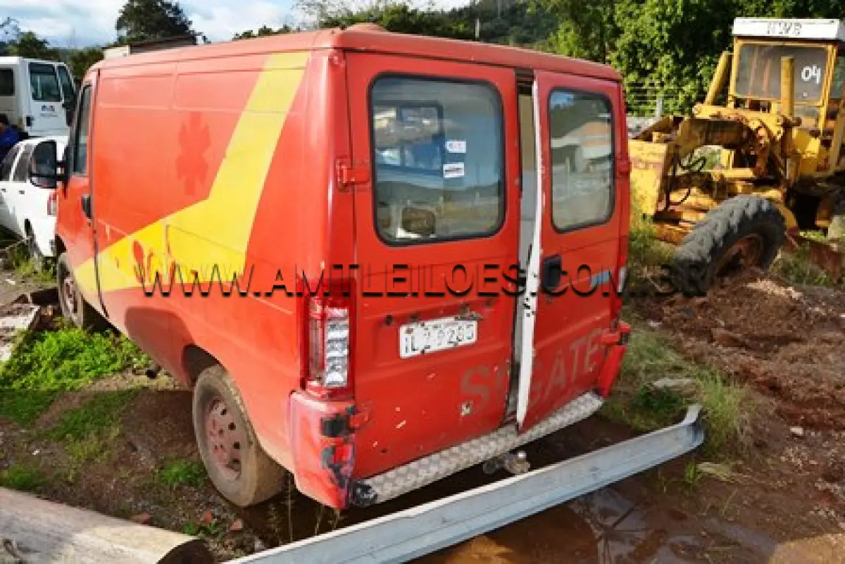 LOTE 003 - AMBULÂNCIA, MARCA/MOD: FIAT/DUCATO TH AMB, DIESEL ,PLACA: ILZ 9285 ANO/MOD: 2004