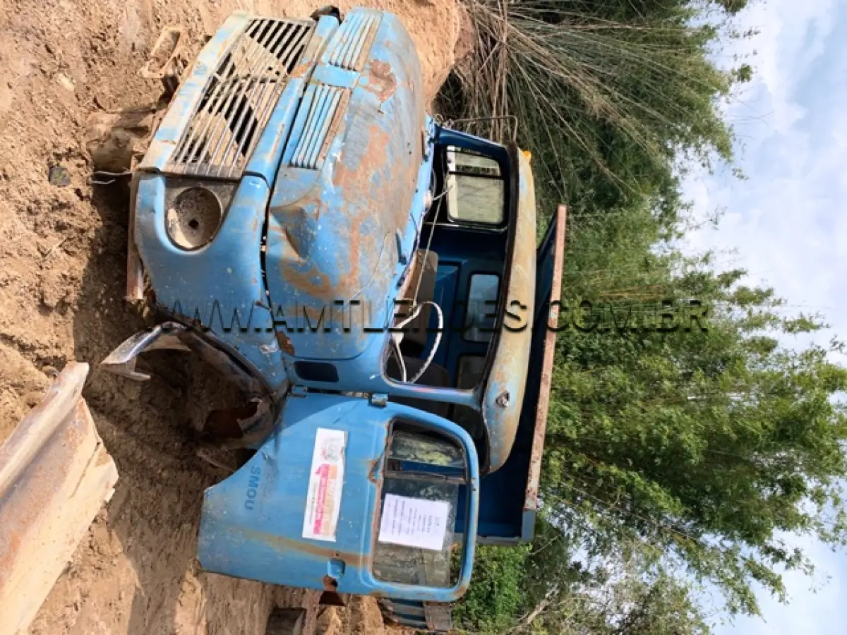 LOTE 011 - MARCA/MODELO: CAMINHÃO MB L1113  PLACAS: IHD 5261 ANO: 1978 – COR: AZUL CHASSI: 34404112378554 RENAVAM: 572530609