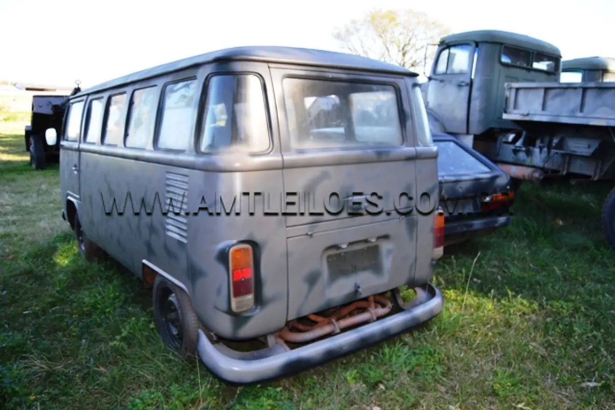 LOTE 012 - MARCA/MODELO: VW KOMBI/ 9 Psg, 4 x 2 ANO: 1995 CHASSI: 9BWZZZ231SP050521 MOTOR: 4 Cil. nº 43101102AAS41