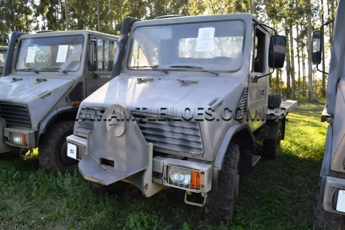 LOTE 023 - MARCA/MODELO:  CAMINHÃO MBB/ UNIMOG 4082, 1 ½ Ton, 4 x 4 ANO: 1999 CHASSI: WDB4082161W193672 MOTOR: 5 Cil. nº 0298110049708