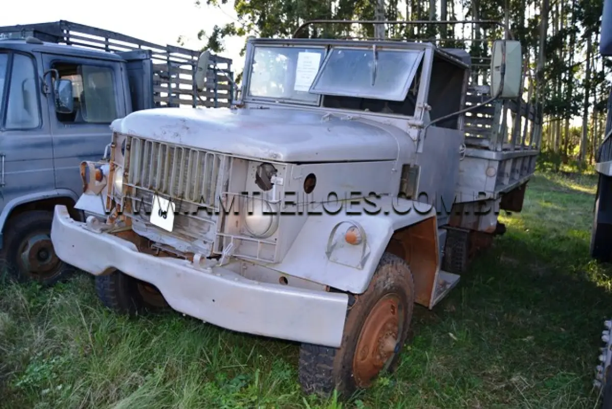 LOTE 005 - MARCA/MODELO:  CAMINHÃO REO, CARGA, EMPREGO GERAL/ M602-7-4, 2 ½ ton, 6 x 6 ANO: 1968 CHASSI: 180044 MOTOR: MWM 6 Cil nº 02290627475