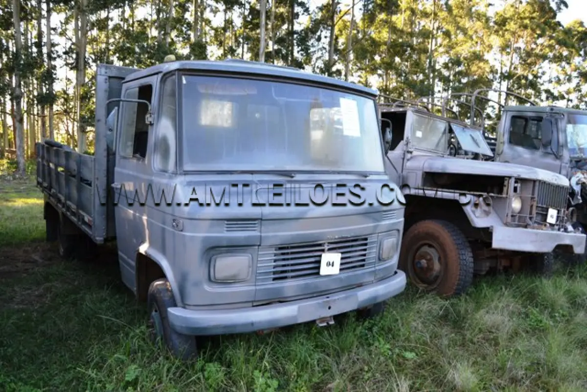 LOTE 004 - MARCA/MODELO:  CAMINHÃO MBB/608D35, 3 ½ Ton, 4 x 2 ANO: 1983 CHASSI: 30830212616565 MOTOR: MBB OM 314, 4 Cil nº 343910-10-133852