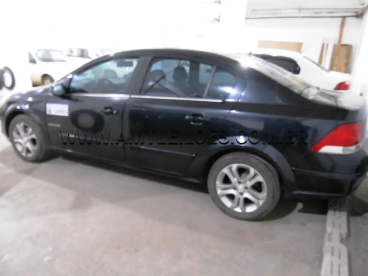 LOTE 017 - MARCA/MODELO: GM/VECTRA SEDAN ELEGANCE; ANO/MODELO: 2011