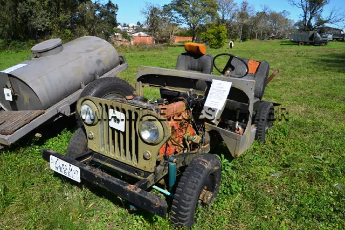 LOTE 069 - CHASSI DE JEEP Nº LA1BPA59955, composto de eixo dianteiro, eixo traseiro, caixa de mudança, caixa de Tração dianteira, motor 6 Cil. nº 365436