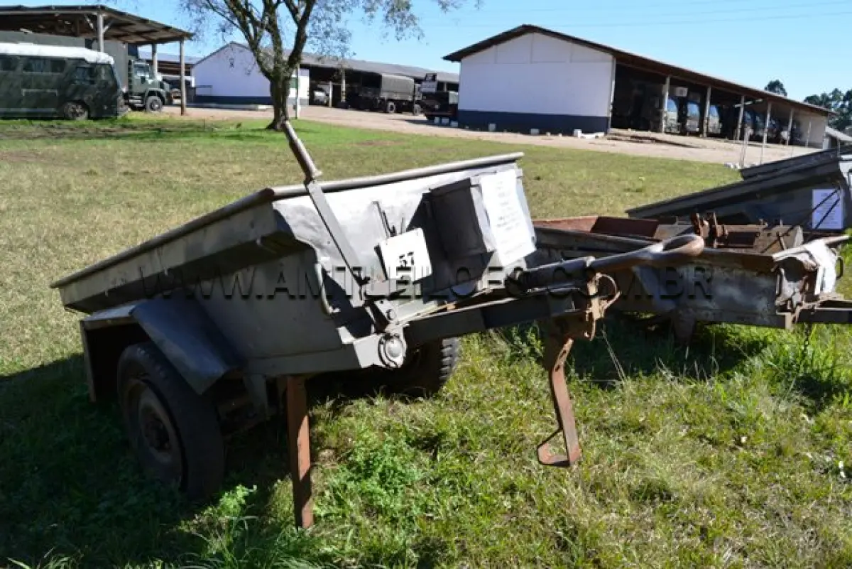 LOTE 057 - REBOQUE, ¼ Ton, 2R/ MARCA SANVAS/MODELO MK250W ANO: 1974 CHASSI: 05475