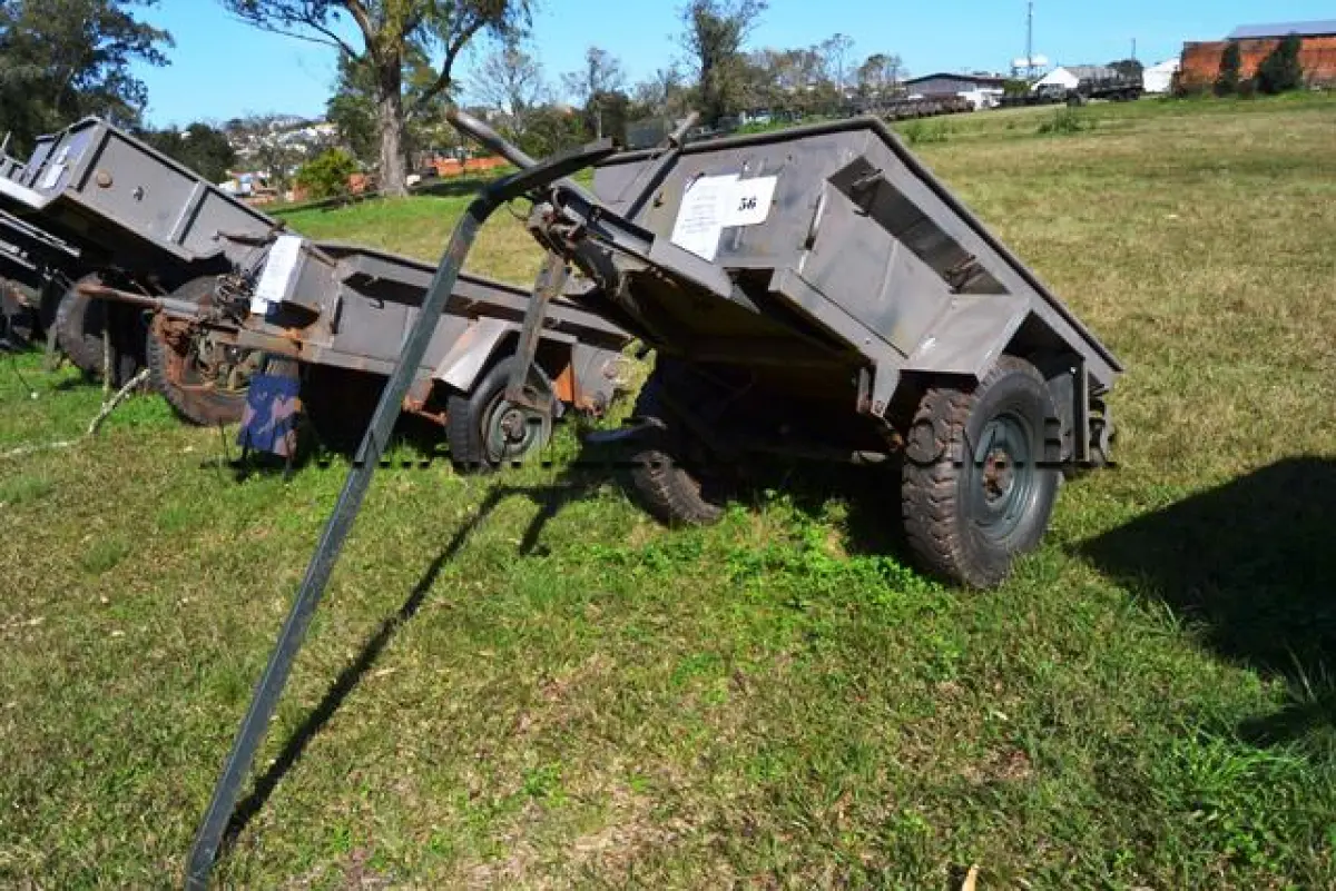 LOTE 056 - REBOQUE, ¼ Ton, 2R/ MARCA SANVAS/MODELO MK250W ANO: 1974 CHASSI: 03175