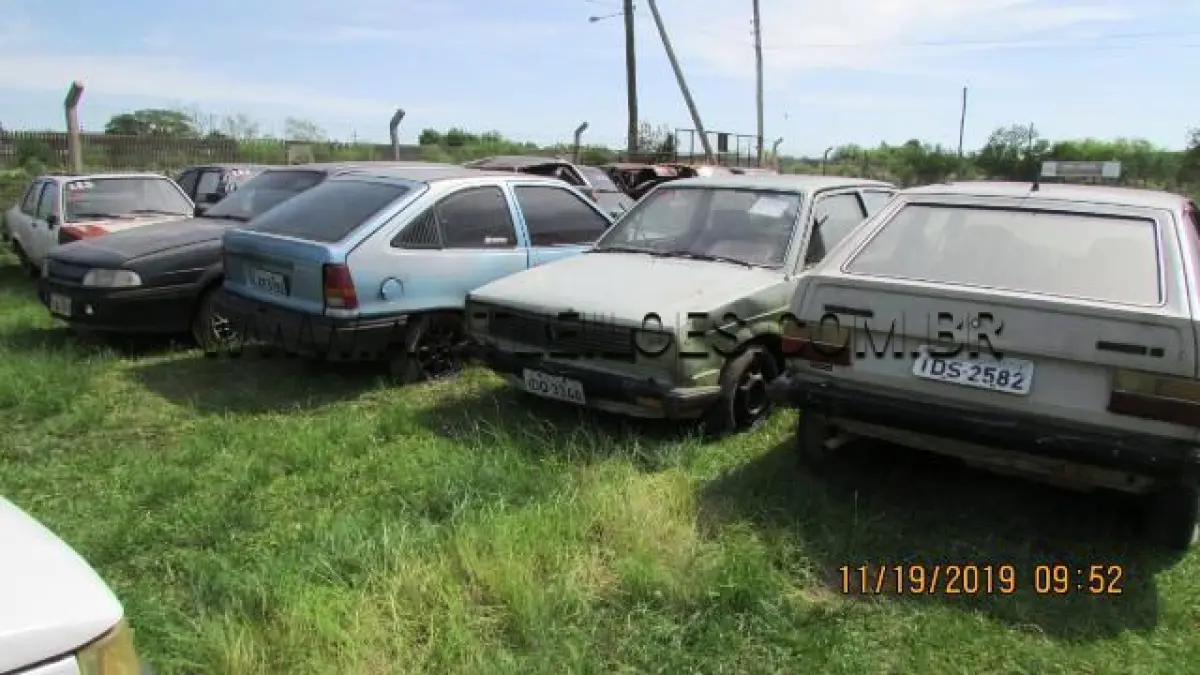 LOTE 030 - SUCATAS: VW/GOL S (+), ANO: 1984/1984, PLACA: IDS2582; VW/GOL LS (+), ANO: 1982/1983, PLACA: IDQ3348; FORD/VERSAILLES GL (+), ANO: 1991/1992, PLACA: IDL7517; GM/KADETT SL/E, ANO: 1990/1990, PLACA: LXF5182