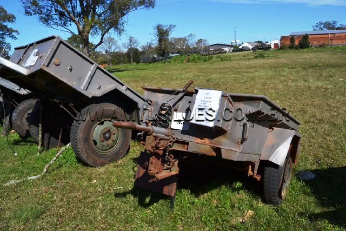 LOTE 055 - REBOQUE, ¼ Ton, 2R/ MARCA SANVAS/MODELO MK250W ANO: 1974 CHASSI: 00275