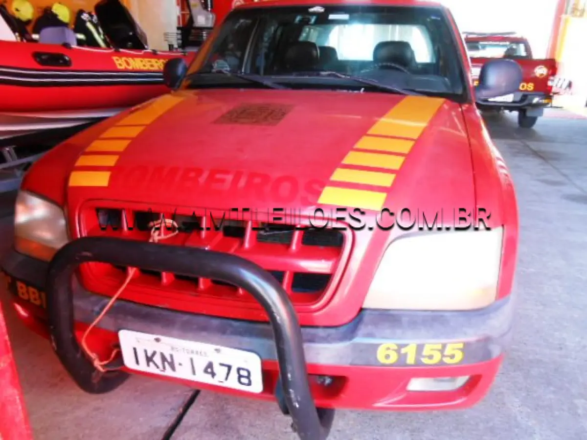 LOTE 011 - MARCA/MODELO: CAR/CAMINHONETE CAB DUPLA GM/S10 2.8 D 4X4; ANO/MODELO: 2001/2002