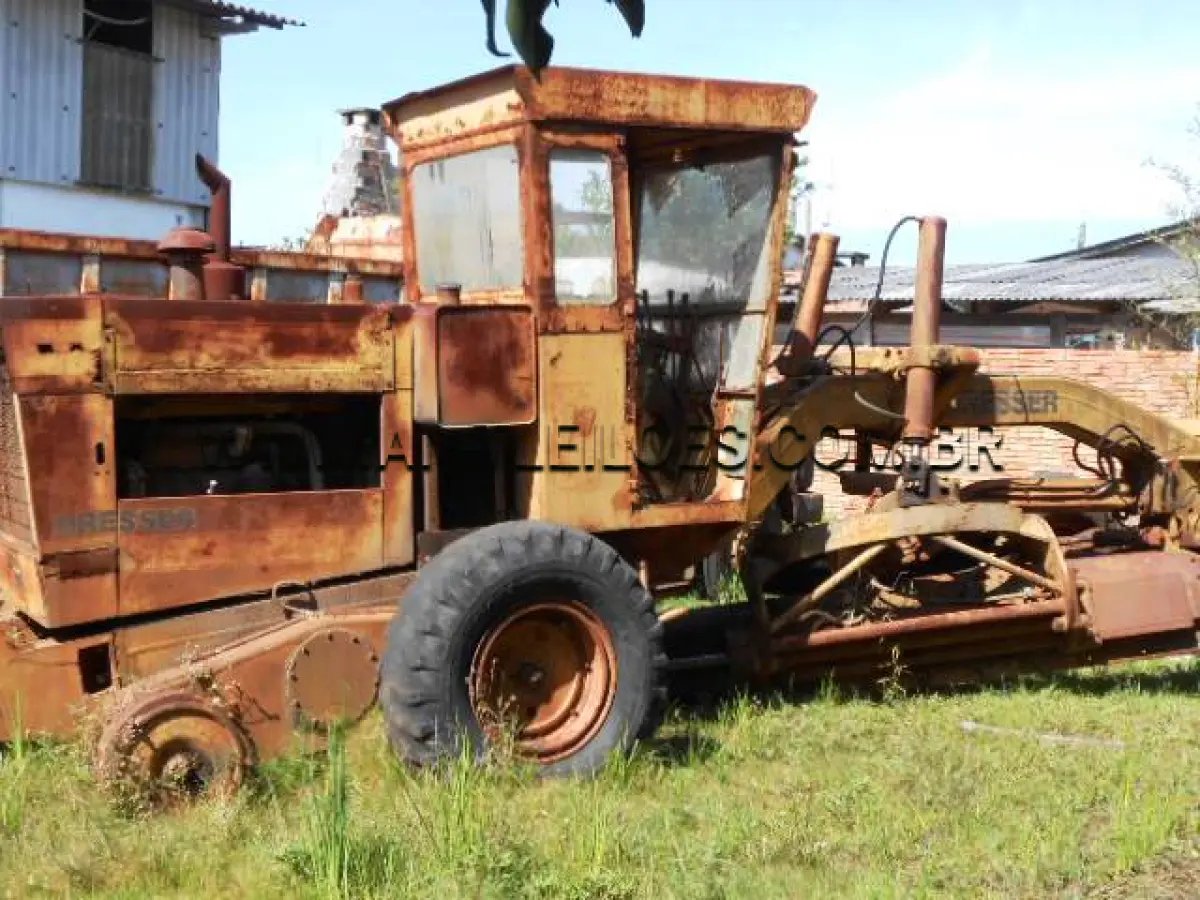 LOTE 007 - MARCA/MODELO: MOTONIVELADORA/HUBER DRESSER 205C VB; ANO/MODELO: 1986/1986