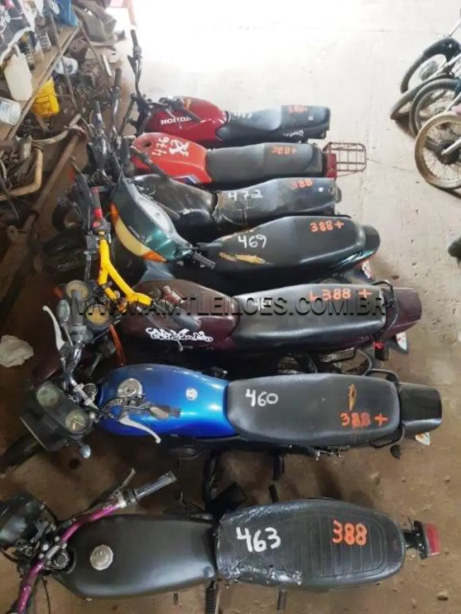 LOTE 388 - SUCATAS: HONDA/C100 BIZ (+), ANO: 2003/2003, PLACA: ILA6634, YAMAHA/YBR 125ED (+), ANO: 2004/2004, PLACA: ILZ9028; HONDA/CG 125 FAN (+), ANO: 2005/2006, PLACA: IMZ6116; HONDA/CG 125 TITAN (+), ANO: 1998/1998, PLACA: IIA7542; YAMAHA, ANO: 1985/1985, PLACA: IBO1445; HONDA/ML 125, ANO: 1979/1979, PLACA: ICE5310; HONDA/CG 125 (+), ANO: 1984/1984, PLACA: IEE9847