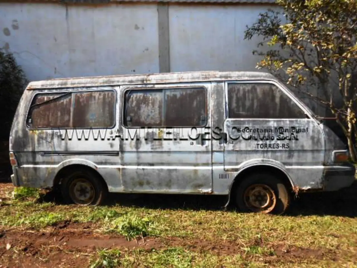 LOTE 022 - SUCATA - MARCA/MODELO: I/KIA BESTA;ANO/MODELO: 1997/1998
