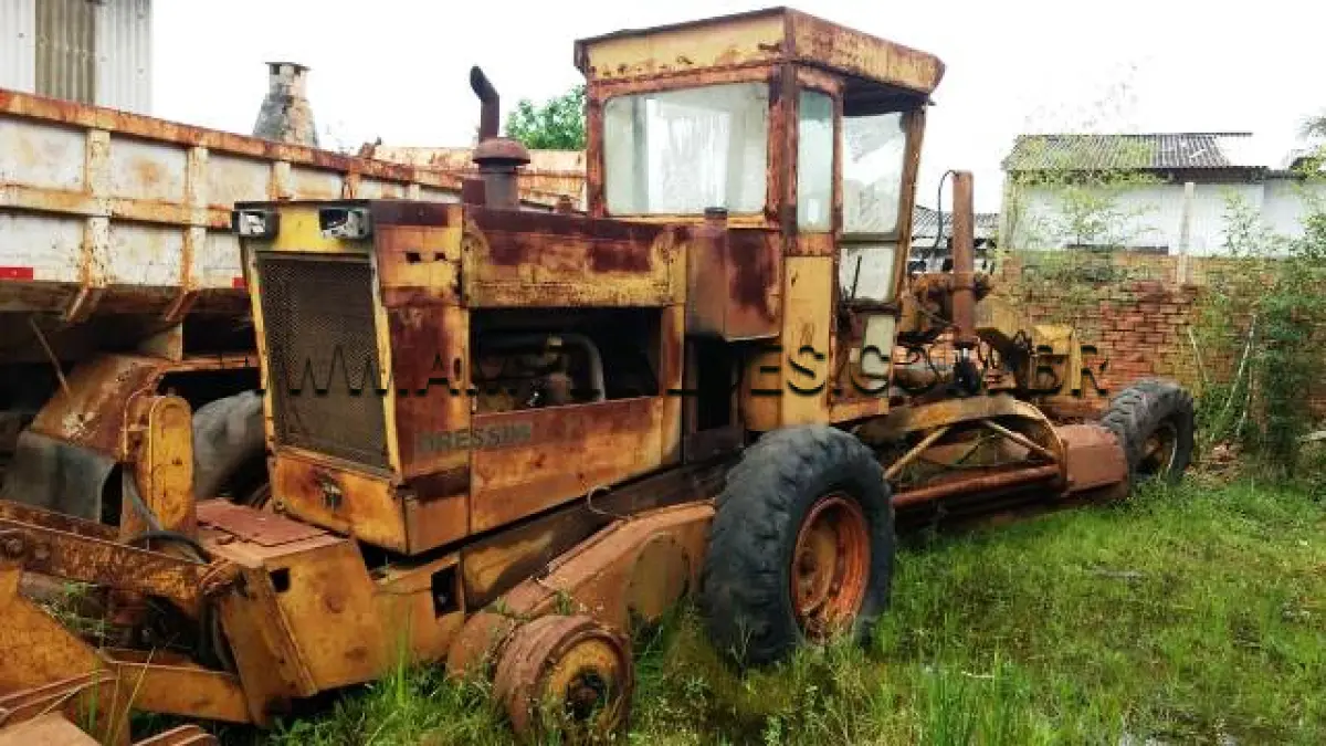LOTE 007 - MARCA/MODELO: MOTONIVELADORA/HUBER DRESSER 205C VB; ANO/MODELO: 1986/1986