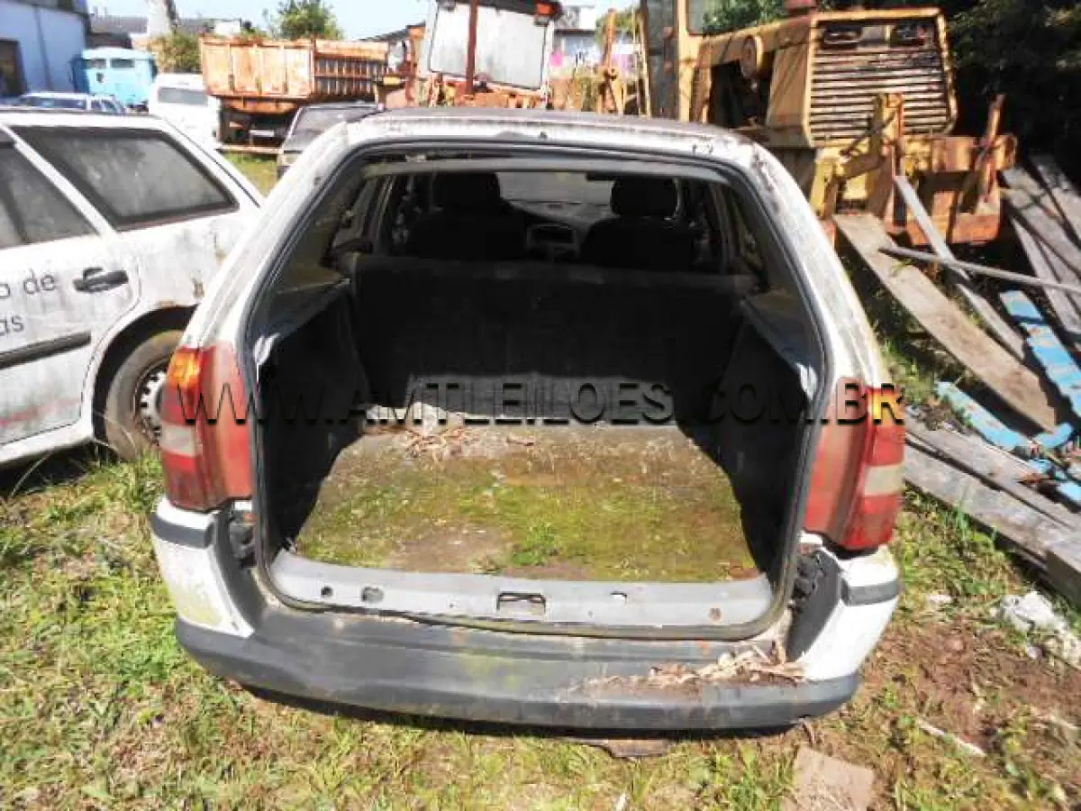 LOTE 018 - MARCA/MODELO: FIAT/PALIO WEEKEND ELX; ANO/MODELO: 2002