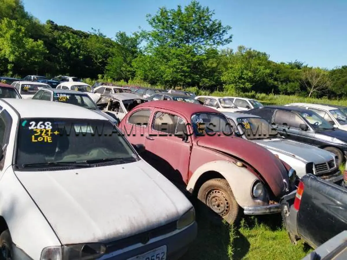 LOTE 327 - SUCATAS: GM/CHEVETTE, ANO: 1982/1982, PLACA: IBX2550; FORD/BELINA (+), ANO: 1979/1979, PLACA: ICS3212; FORD/VERONA LX (+), ANO: 1992/1992, PLACA: LKH5950; VW/GOL CL 1.6 MI (+), ANO: 1998/1999, PLACA: IIN0552; VW/PARATI S (+), ANO: 1985/1986, PLACA: IGI8998; VW/FUSCA 1500, ANO: 1975/1975, PLACA: ICT8349; FIAT/SIENA ELX (+), ANO: 2000/2000, PLACA: GYO6842