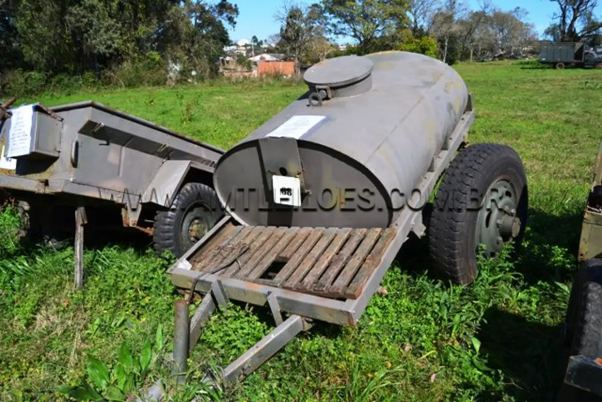 LOTE 068 - REBOQUE, CISTERNA ÁGUA/ MARCA F CURITIBA, 1000 LTS, 2R ANO: 1961 CHASSI: 026