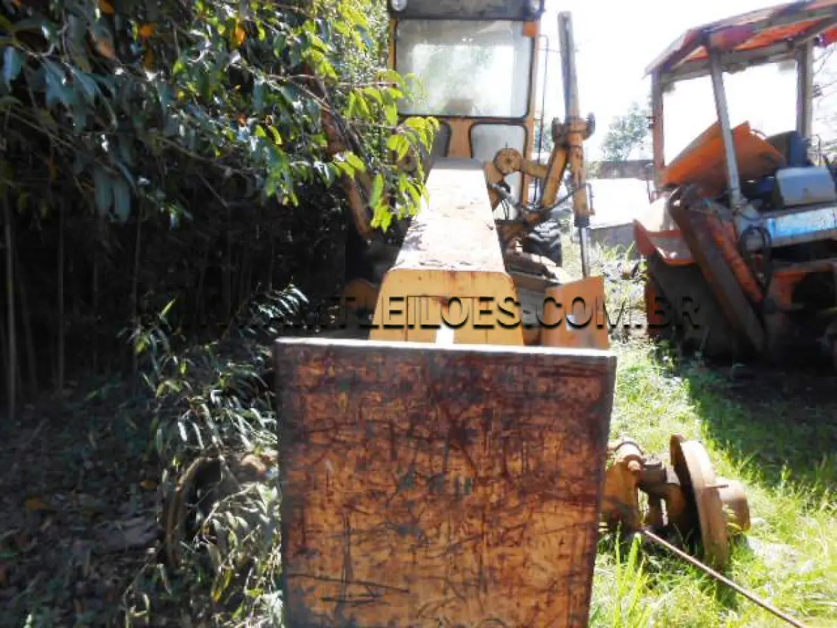 LOTE 006 - MARCA/MODELO: MOTONIVELADORA/KOMATSU DRESSER 855; ANO/MODELO: 1993/1993