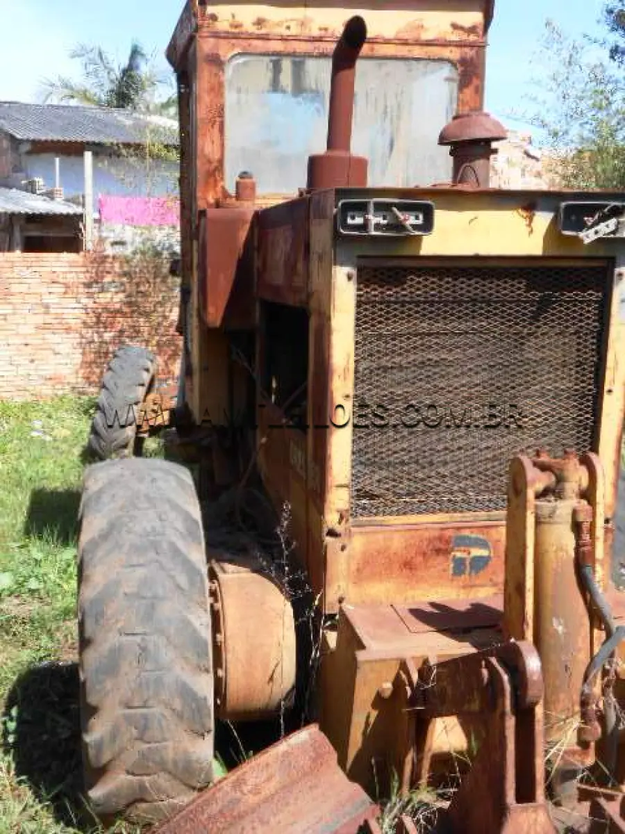 LOTE 007 - MARCA/MODELO: MOTONIVELADORA/HUBER DRESSER 205C VB; ANO/MODELO: 1986/1986