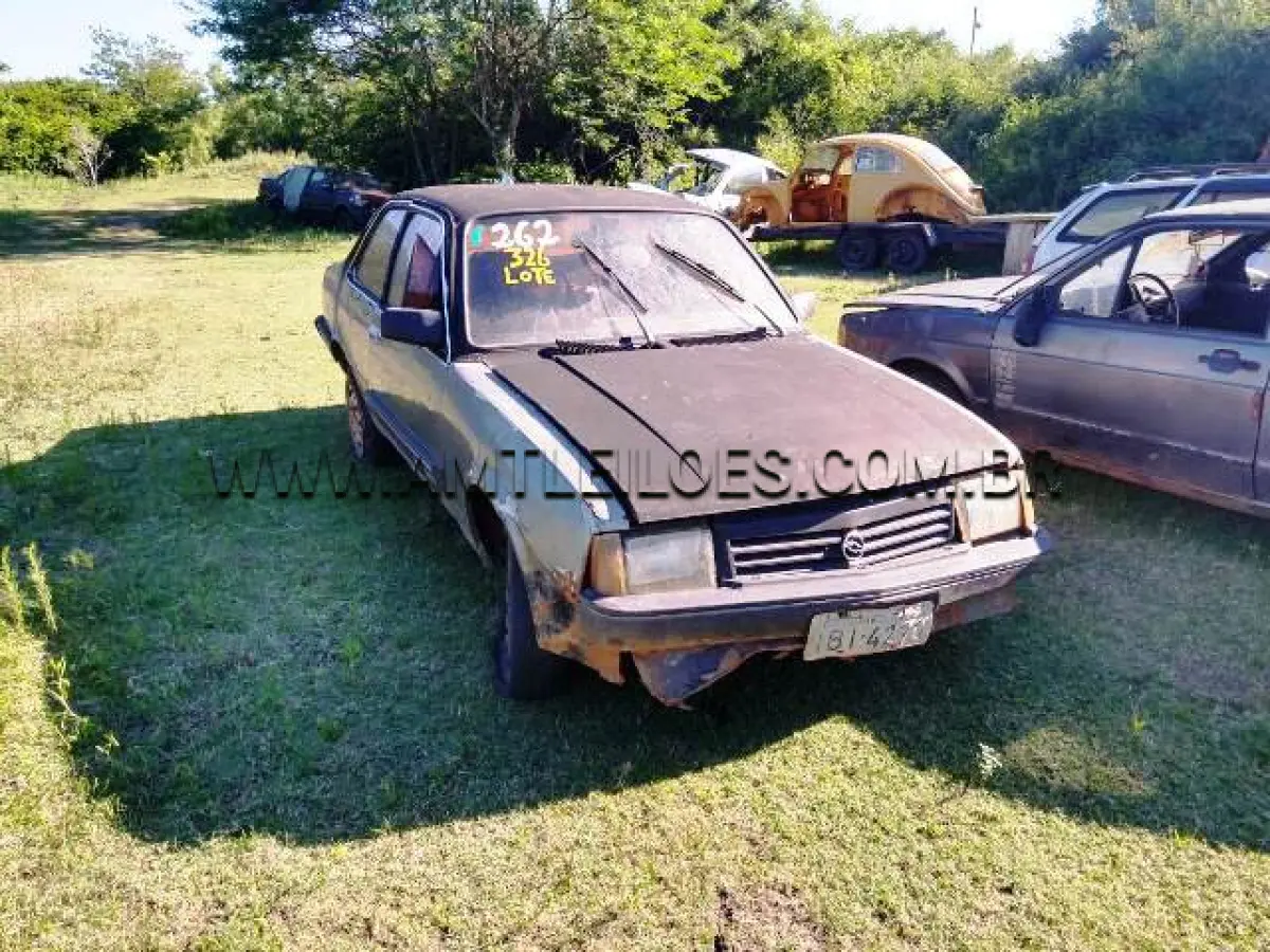 LOTE 326 - SUCATAS: IMP/GM SPACE V T31C (+), ANO: 1997/1998, PLACA: IHO1644; VW/GOL GL 1.8 (+), ANO: 1992/1992, PLACA: IEQ5760; GM/CHEVETTE SL, ANO: 1985/1986, PLACA: IBI4290; GM/CORSA SUPER (+), ANO: 1998/1998, PLACA: IHC9375; FORD/CORCEL II L (+), ANO: 1982/1982, PLACA: IAY0532; FORD/COURIER 1.6 L, ANO: 2003/2004, PLACA: ILO2570