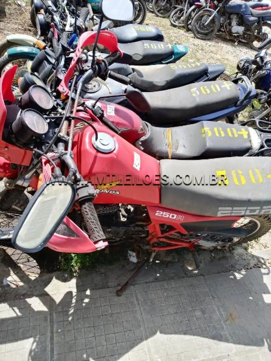 LOTE 560 - SUCATAS: SUNDOWN/MAX 125 SE (+), ANO: 2008/2008, PLACA: IOW4604; HONDA/XL 250 R (+), ANO: 1983/1983, PLACA: IID9001; YAMAHA/CRYPTON T105E (+), ANO: 1999/1999, PLACA: IJC6468; HONDA/CBX 150 AERO, ANO: 1991/1992, PLACA: IFV2497; HONDA/CG 125 TITAN KS (+), ANO: 2001/2002, PLACA: IKJ4051; HONDA/CG 125 TITAN KSE (+), ANO: 2003/2004, PLACA: ILR0020; HONDA/CG 125 FAN (+), ANO: 2007/2008, PLACA: IOD6437