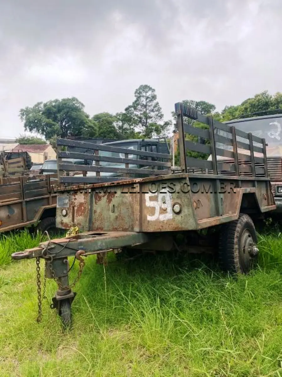 LOTE 059 - REBOQUE MULTICANAL TSOPC 1 1/2T 2R PONTAL 1975
