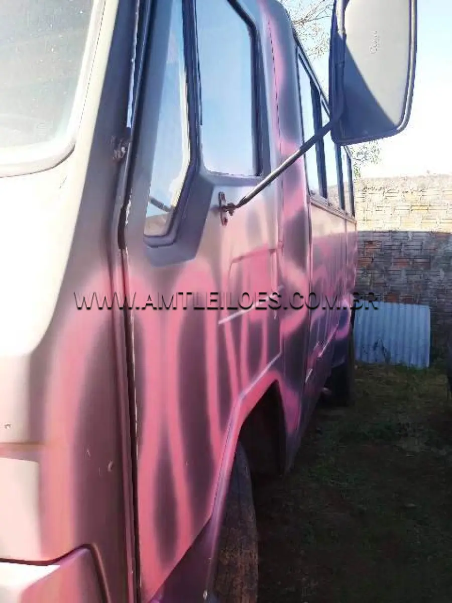 LOTE 020 - MARCA/MODELO: MICRO ÔNIBUS AGRALE/ 1800, 17 Psg, 4 x 2 ; ANO: 1990
CHASSI: 9BYC02D2LLC001524
MOTOR: LD8811B3812450