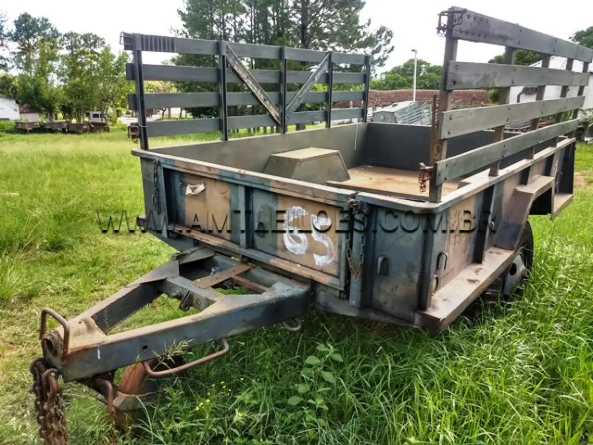 LOTE 065 - REBOQUE CARGA EMP GE M104 1 1/2T 2R FRUEHAUF 1963