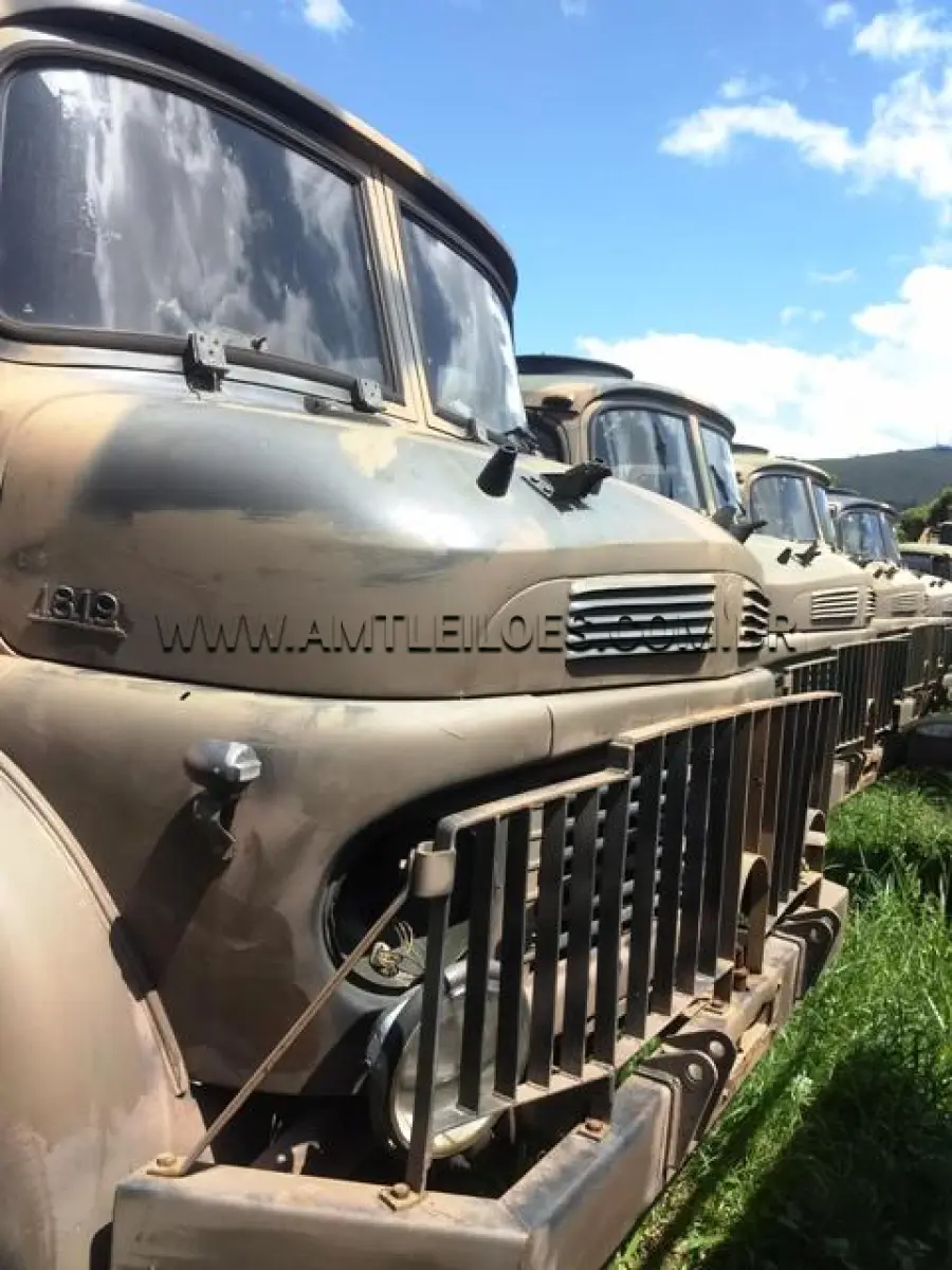 LOTE 033 - CAMINHÃO LG1819/36 5T 6X6 MERCEDES-BENZ, ANO 1981; REBOQUE CARGA EMP GE FREIO AR COMP 12040 1 1/2T 2R RODOVIÁRIA, ANO 1981