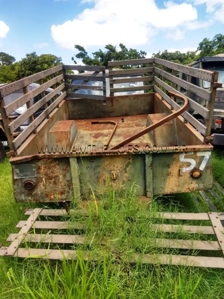 LOTE 057 - REBOQUE MULTICANAL TSOPC 1 1/2T 2R PONTAL 1975