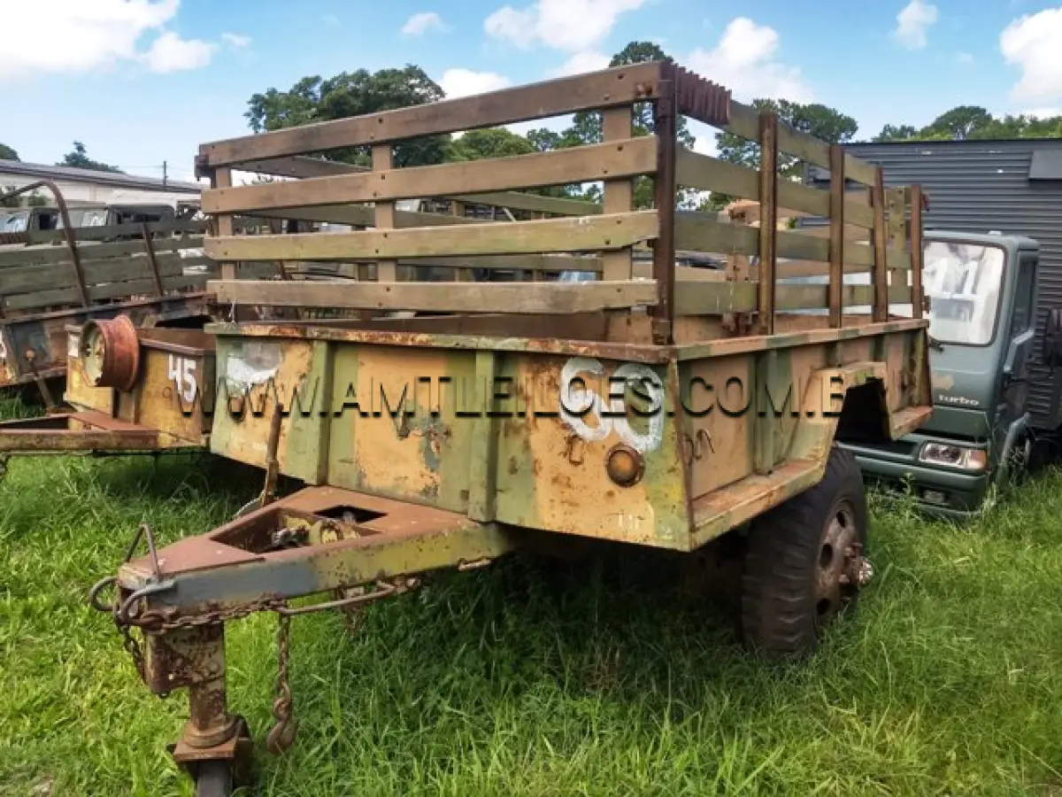LOTE 060 - REBOQUE MULTICANAL TSOPC 1 1/2T 2R PONTAL 1975