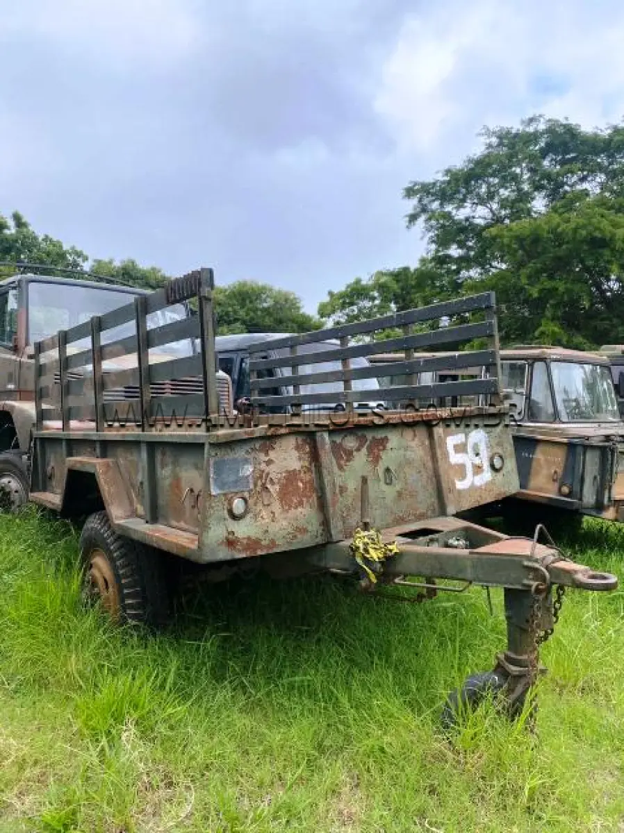 LOTE 059 - REBOQUE MULTICANAL TSOPC 1 1/2T 2R PONTAL 1975